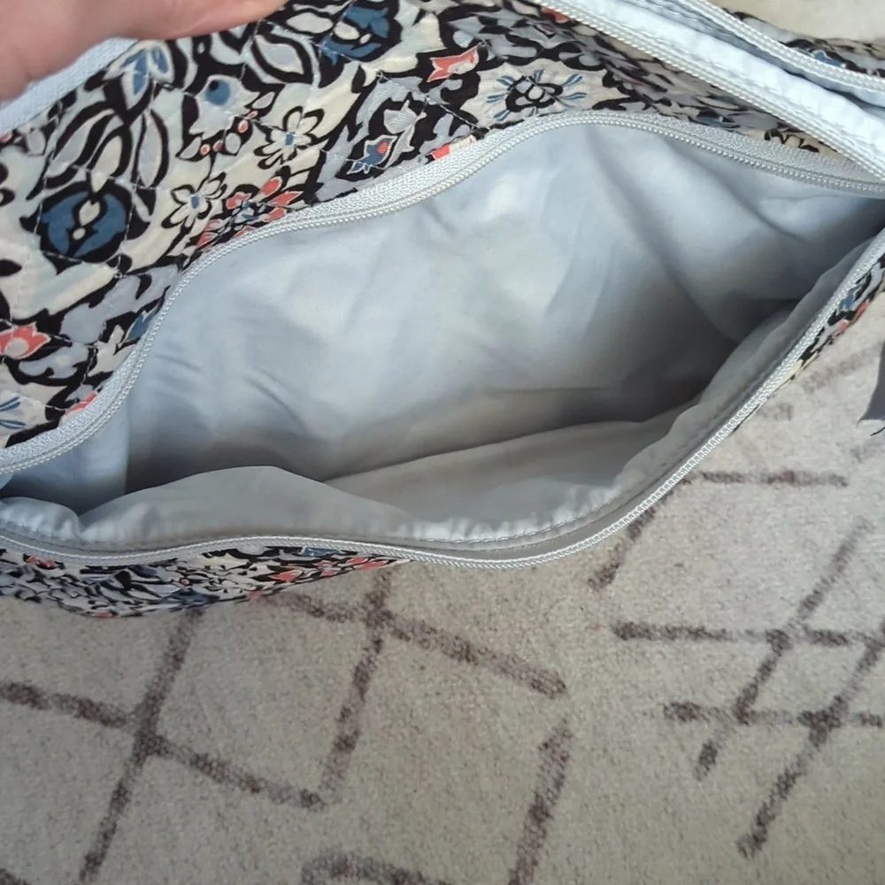 Vera Bradley Floral White And Blue Pattern Shoulder Purse.